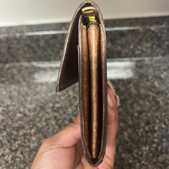 SOLD-Louis Vuitton Vintage Sarah Wallet - Picture 5 of 7